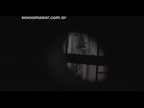 ❤️ Blondýnka se nechá tajně natáčet šmírákem ze sousedství schovaným za dutými cihlami. Sex video u nás ❌️❤