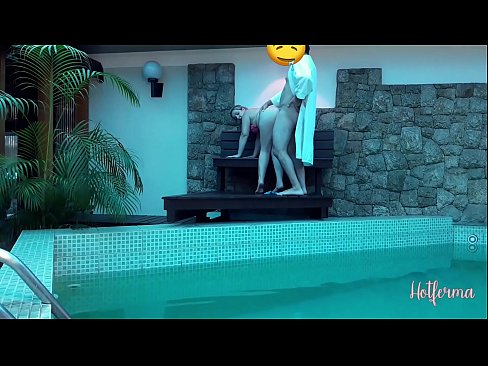 ❤️ Šéf pozve služebnou k bazénu, ale neodolala žhavému Sex video u nás ❌️❤