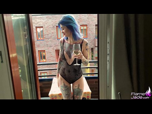 ❤️ Obrovská holka kouří s hltem a vášnivě šuká pod širým nebem Sex video u nás ❌️❤